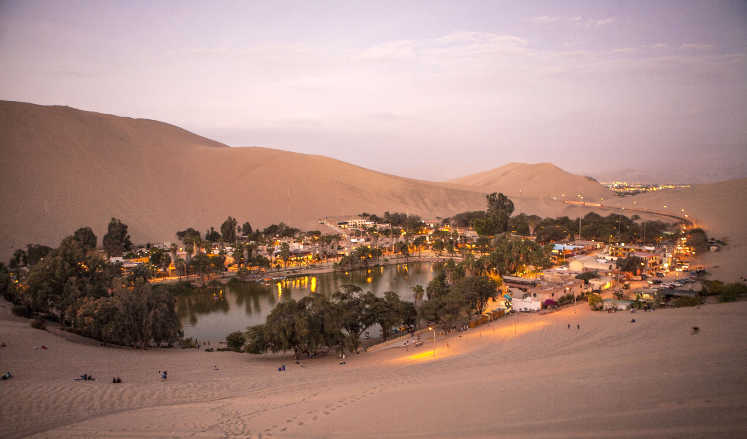 Huacachina Oasis China